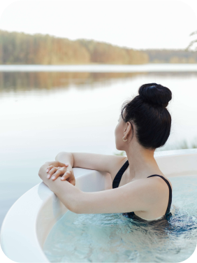 mulher relaxando em um spa